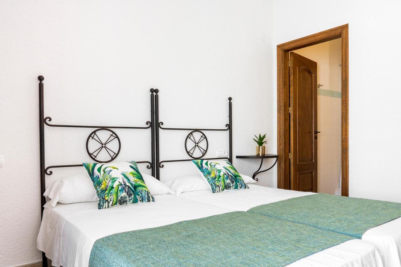 Hostal Tres Molins Jesus Pobre Exterior photo